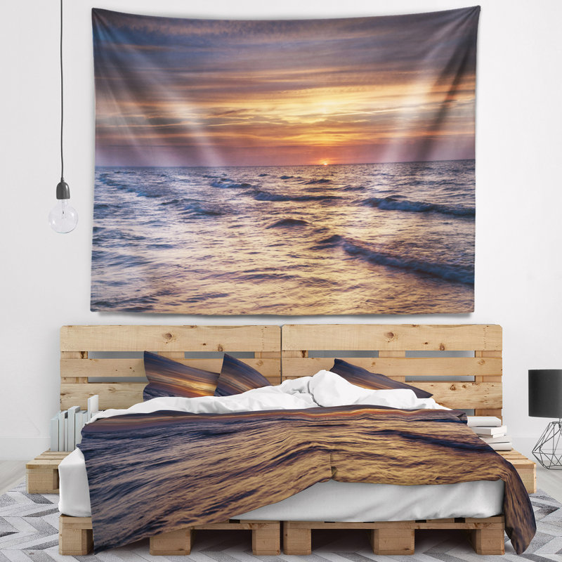 Tapisserie à coucher de soleil au-dessus de la mer baltique, H 32 po x l 39 po