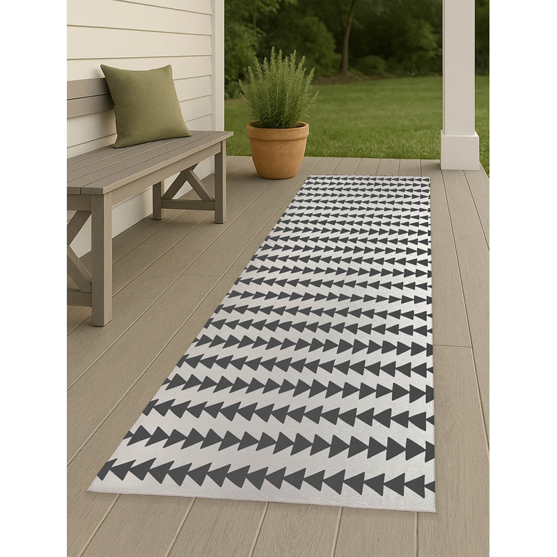 Tribal Arrows Non-Slip Outdoor Rug, Runner 2'6" x 8'