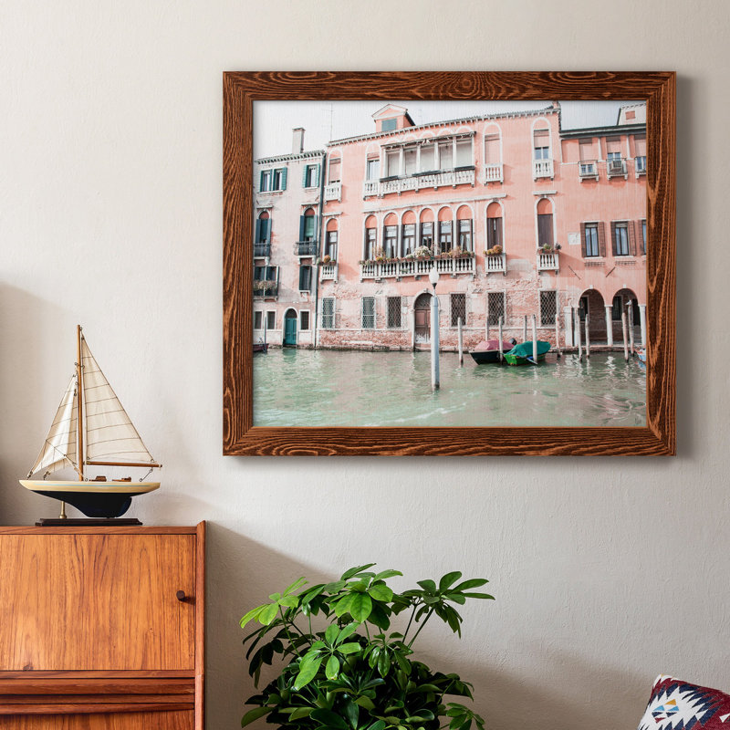 Canal Building I - Reproduction d'art sur toile encadrée, H 24 po x l 18 po x P 1,5 po, Érable