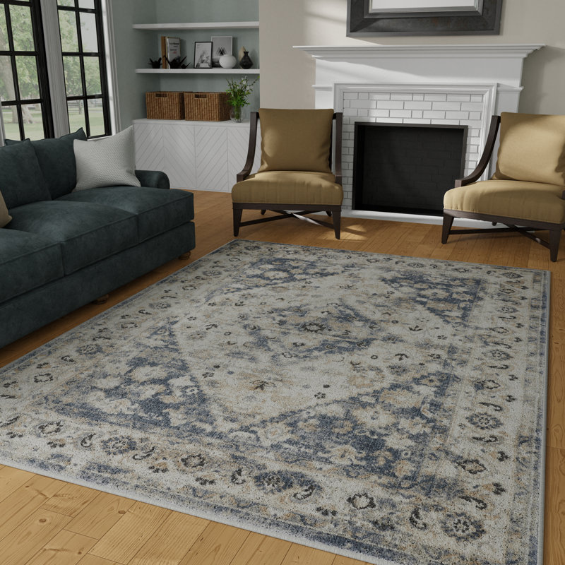 Tapis oriental bleu en polypropylène tissé à la machine Aldonna, Rectangle 3 pi 3 po x 5 pi 3 po