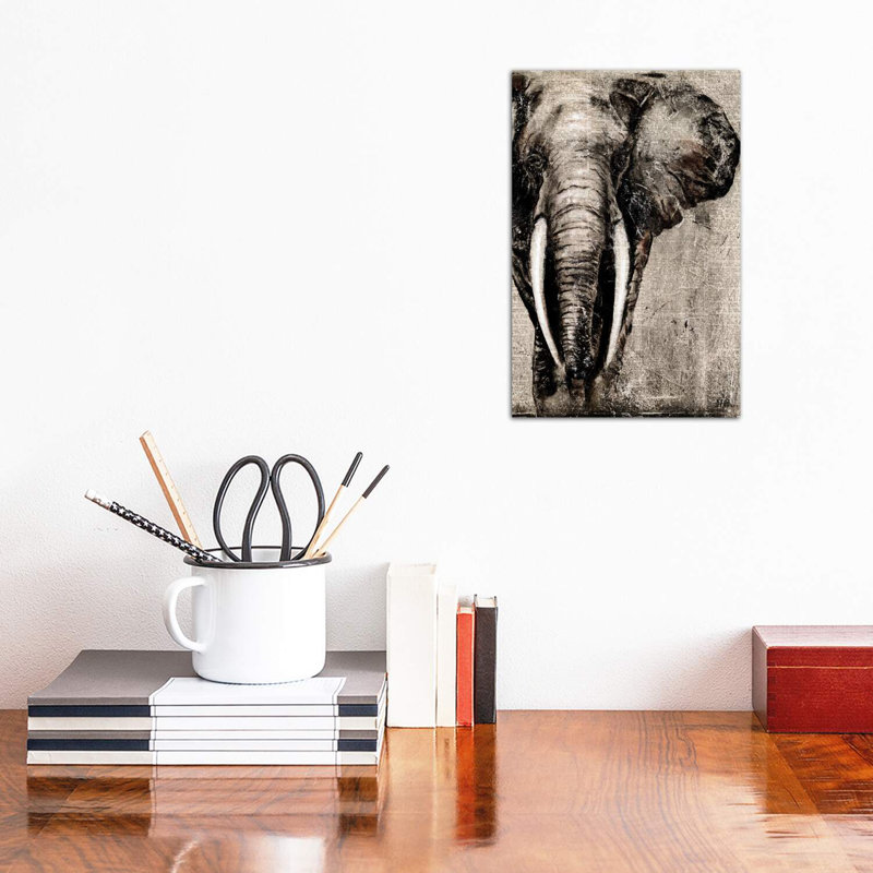 Éléphant sur papier journal par Patricia Pinto - impression d'art graphique, H 12 po x l 8 po x P 0,75 po, Toile tendue