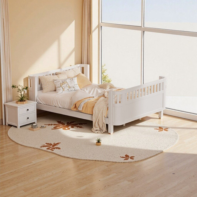 Élégant grand lit plateforme en bois blanc avec rails de sécurité pour enfants - conception discrète, durable et élégante