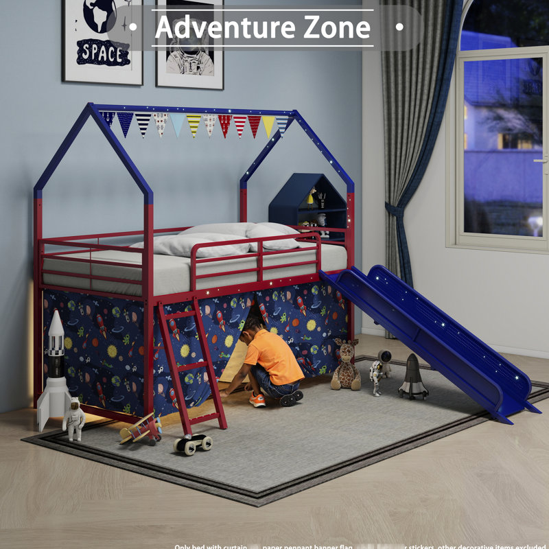 Lit mezzanine simple avec glissade et rideau, thème de couleur super-héros, offrant un espace sécuritaire et confortable pour un rideau en métal rouge-bleu, mode de vie actif approprié
