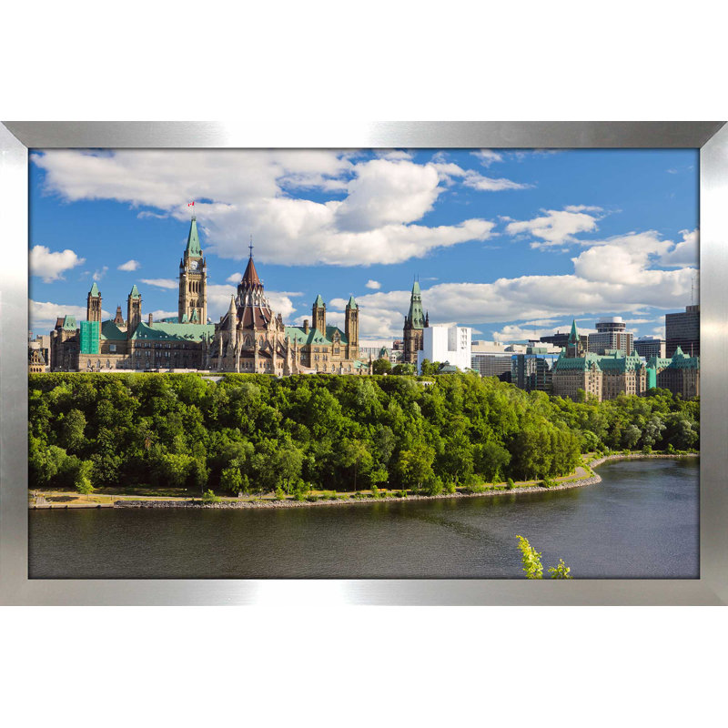 «Oh Canada», reproduction de photo encadrée, H 27,5 po x l 39,5 po x P 0,75 po, Encadrement argenté