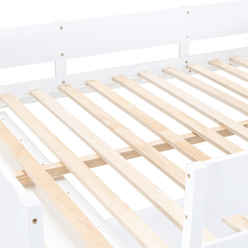 Lit mezzanine blanc avec bureau et tablette. Économisez de l'espace dans la chambre à coucher. Fabriqué en pin massif. . Garde-corps. Parfait pour les petites chambres. 78 po x 57,6 po, 70,9 po. Sans rangement en bois pour matelas.