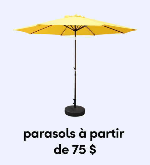 Un grand parasol de patio extérieur jaune avec un poteau en bois foncé et une base circulaire noire robuste à partir de 75 $.