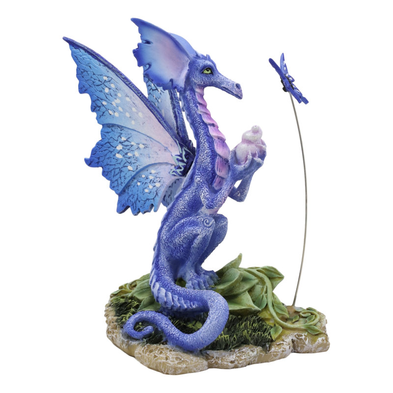 Figurine de dragon féerique avec papillon tenant un coquillage Pembertwick