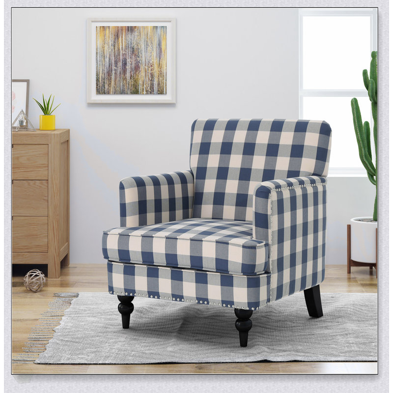 Fauteuil exquis avec des détails ornés et un design capitonné confortable pour des intérieurs élégants