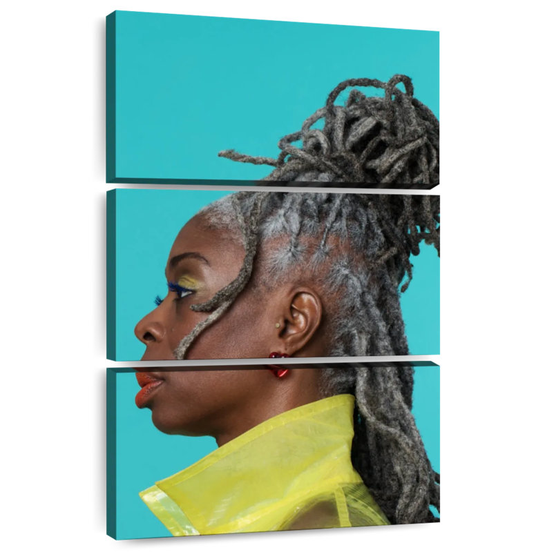 Femme navette afro-américaine confiante, H 57 po x l 36 po