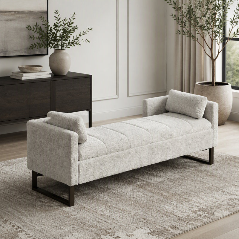 Banc de rangement gris clair 63,98 po avec accoudoirs et dossier, pieds en métal noir pour le vestibule de la chambre à coucher du salon