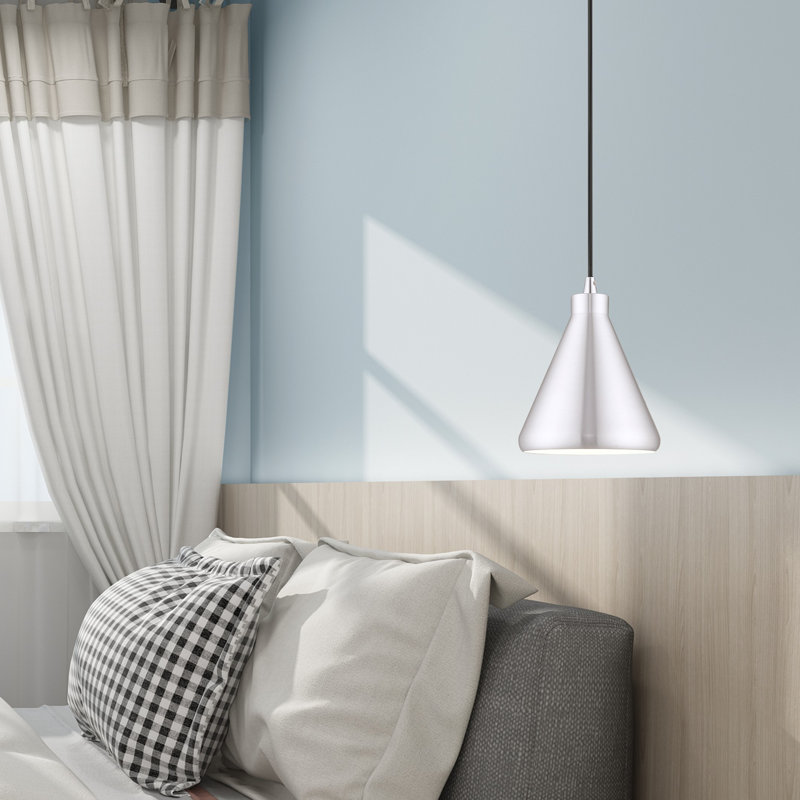 Luminaire suspendu conique à 1 lumière Schultz, Aluminium brossé, H 14 po x l 7 po x P 7 po