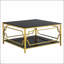 Table basse carrée en verre avec cadre luxueux en métal géométrique, finition dorée et tablette inférieure pour les intérieurs modernes