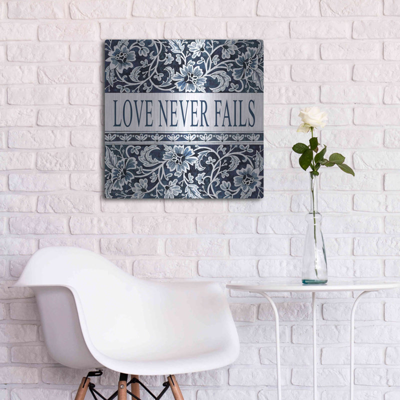 «Love Never Fails Navy» par Cindy Jacobs, art mural en métal, H 24 po x l 24 po