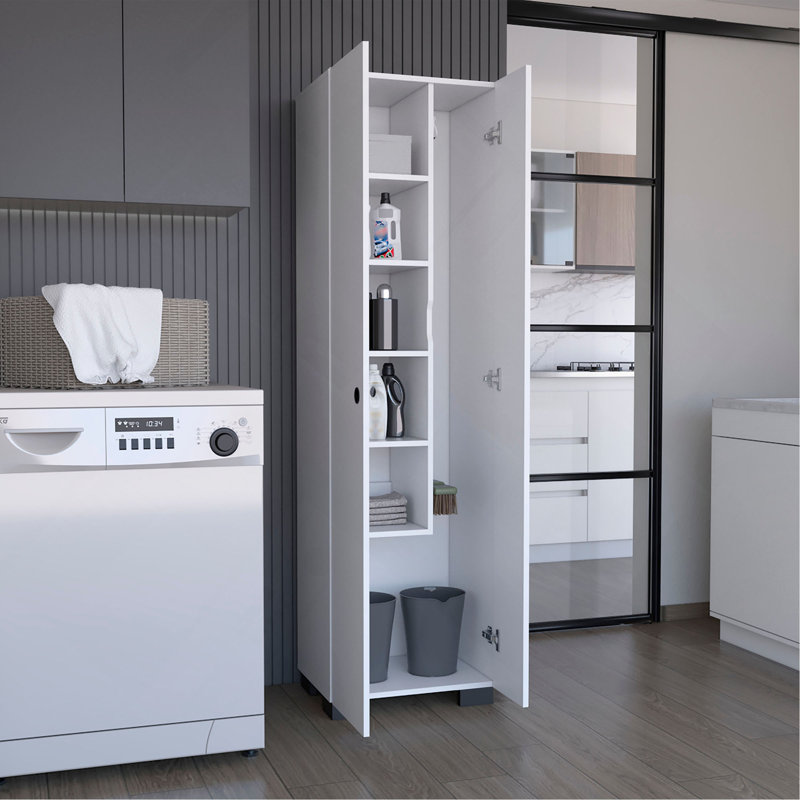 Armoire à balai Attica à double porte avec tablettes intérieures et crochets latéraux, blanc