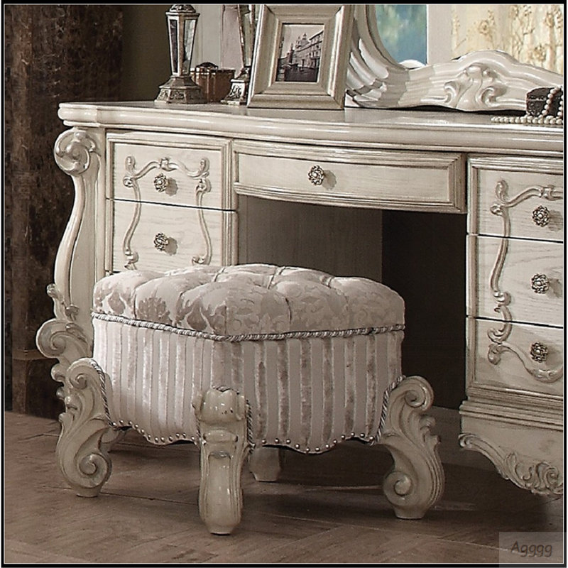 Tabouret de coiffeuse ivoire et blanc os avec garniture cloutée