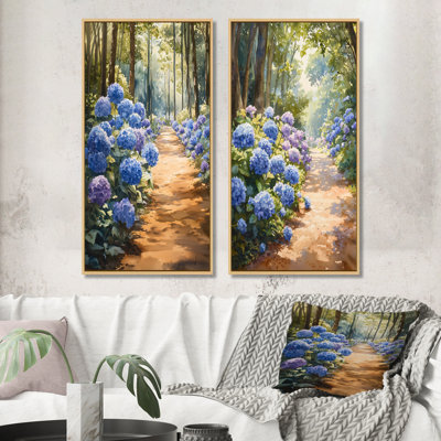Hydrangeas In The Garden Path I - Collection de 2 impressions sur toile florales