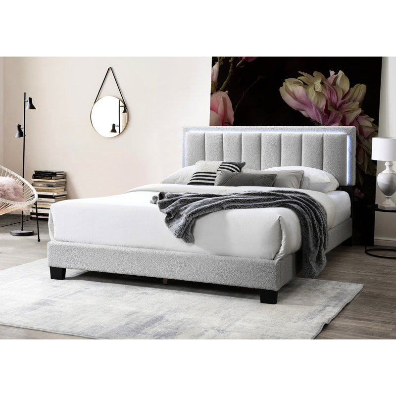 Grand lit avec revêtement en laine gris, capitonnage moderne et tête de lit à DEL de style contemporain en laine, lumières intégrées ravissantes