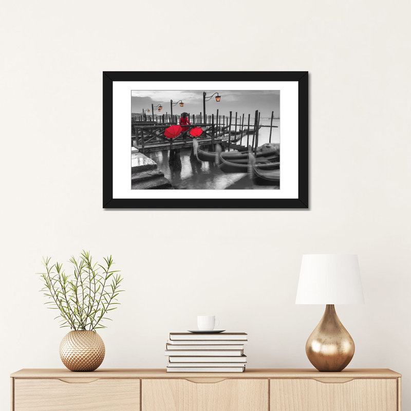 «Venice III», impression sur toile, H 16 po x l 24 po x P 1 po, Papier beaux-arts encadré noir, Blanc