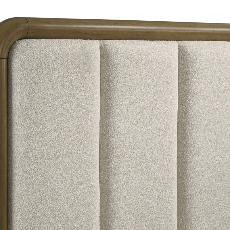 Grand lit tapissier Tully Nutmeg avec tête de lit à rainure verticale combinant design moderne et fabrication durable pour une chambre à coucher élégante