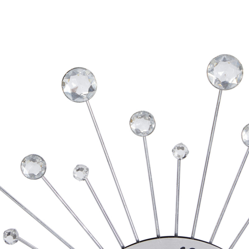 Horloge murale en forme d'étoile en métal avec détails en cristal, Argent