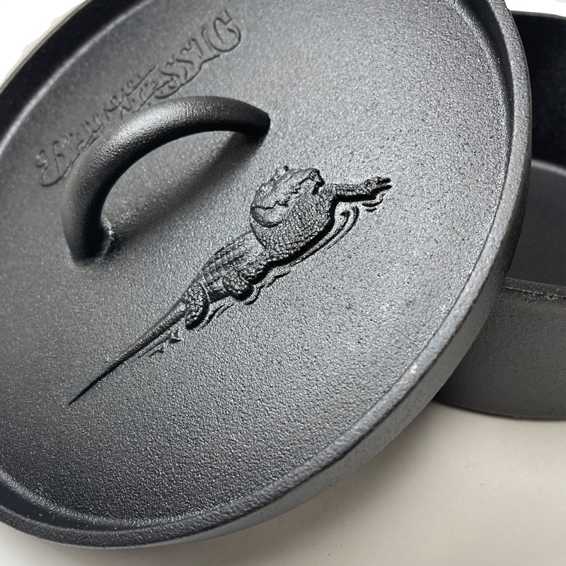 Bayou Classic Cast Iron Round Dutch Oven, 2 qt
