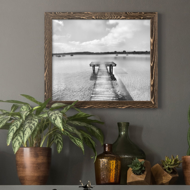 Regardez à l'intérieur - Reproduction de photo sur papier encadrée, Noyer, H 20 po x l 17 po x P 1,5 po