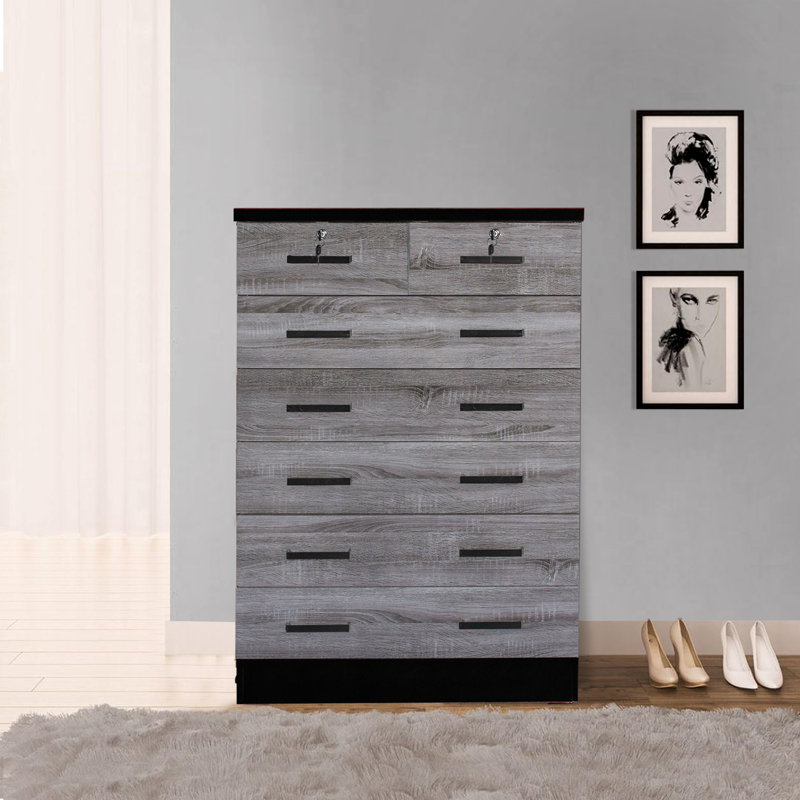 Maray 31.5'' W 7 - Drawer Dresser, Black/Gray