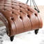 Chaise longue à assise large avec pieds relaxants en mousse et bouleau