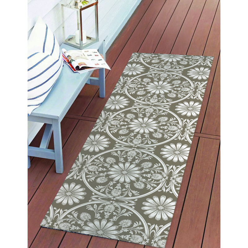 Daisy Tile Outdoor Area Rug, Runner 2'6" x 8'