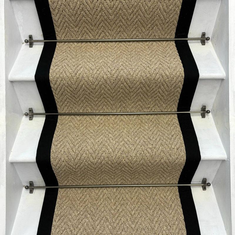 Stair Runner 15 cm x 20 cm Chevron Looped / Hooked Area Rug