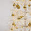 Sapin de Noël artificiel illuminé 6 pi, sapin de Noël articulé avec 600 lumières DEL blanc chaud et 150 boules décoratives, 253 pointes en PE arbre de Noël blanc pour la décoration intérieure