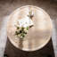 Table basse ronde de 39,35 po avec motif, sans assemblage, teinte ambrée, ton de bois gris, finition laquée, rangement ouvert, fixation au sol, table moderne Living In Space, et gris, idéale pour les minimalistes