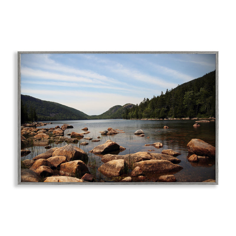 «Cold River Lake Landscape», estampe numérique, design par Lisa Colberg, H 16 po x l 24 po, Estampe numérique Farmhouse