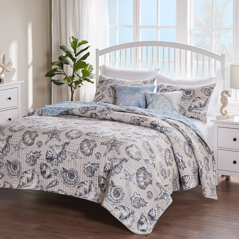 Cruz Twin Reversible White Microfiber Coastal Quilt Set