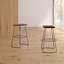 Tabouret de comptoir moderne brun de 25 po avec siège de selle sans dossier-19577977-46499437