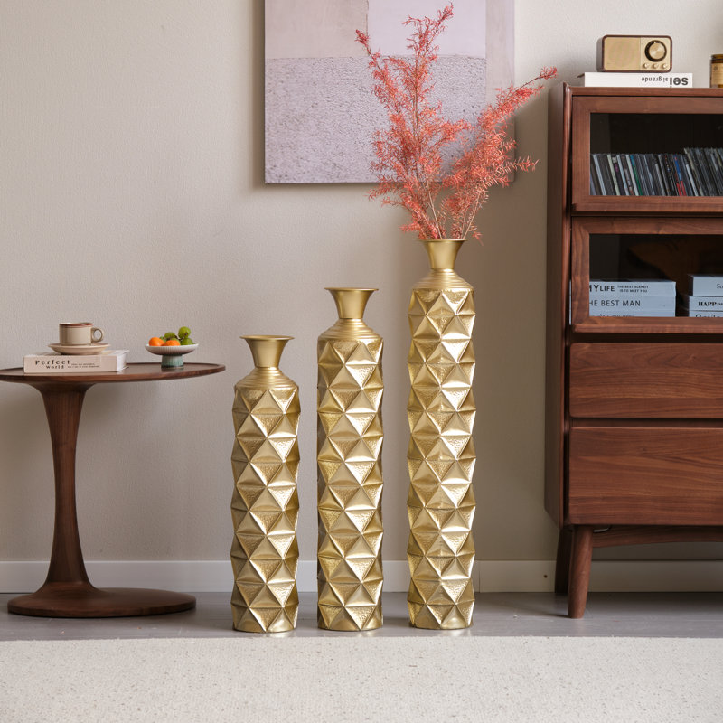 Grand vase de plancher en métal Medhansh