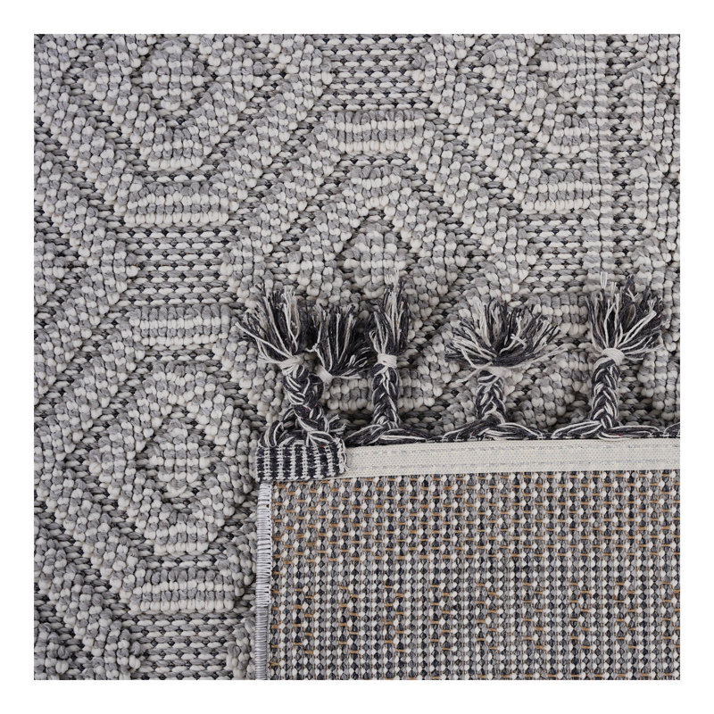 Collection White /Geometric Indoor/Outdoor Area Rug, Rectangle 4' x 6'2"