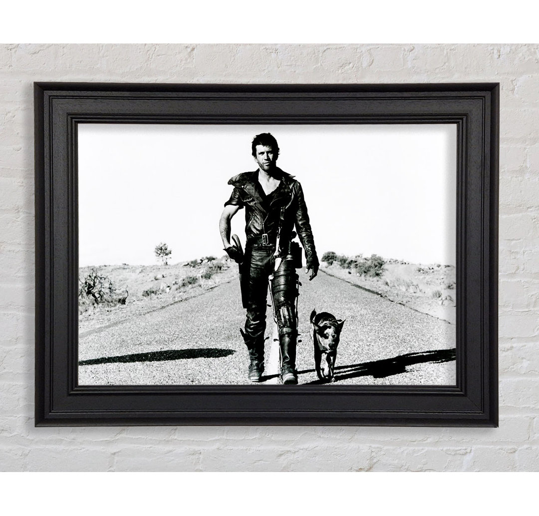 Gerahmtes Poster Mad Max Highway Walk With Dog in Schwarz/Weiß