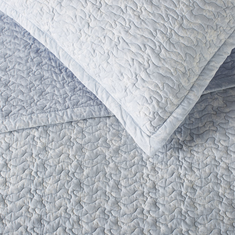 Shelese Blue Standard Cotton Quilt Set, Queen Quilt + 2 Standard Pillow Shams