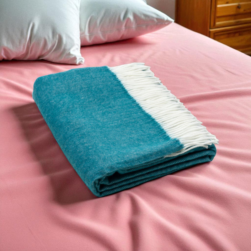 Jeté en peluche à chevrons Trio, L 49,68 po x l 59,89 po, Bleu