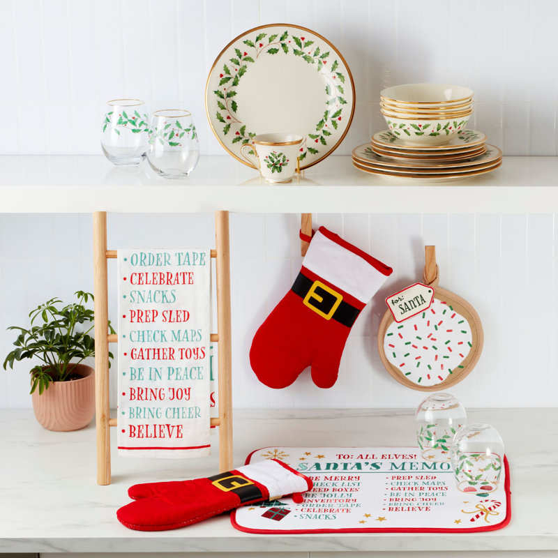 Santas Coming 5‑Piece Kitchen Holiday Gift Set
