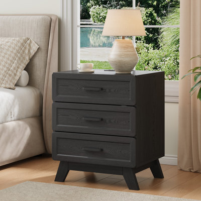 Table de chevet avec station de charge, table de chevet de ferme de 23,6 po avec 3 tiroirs d'angle arrondis, table de bout en bois pour chambre à coucher, salon, noir