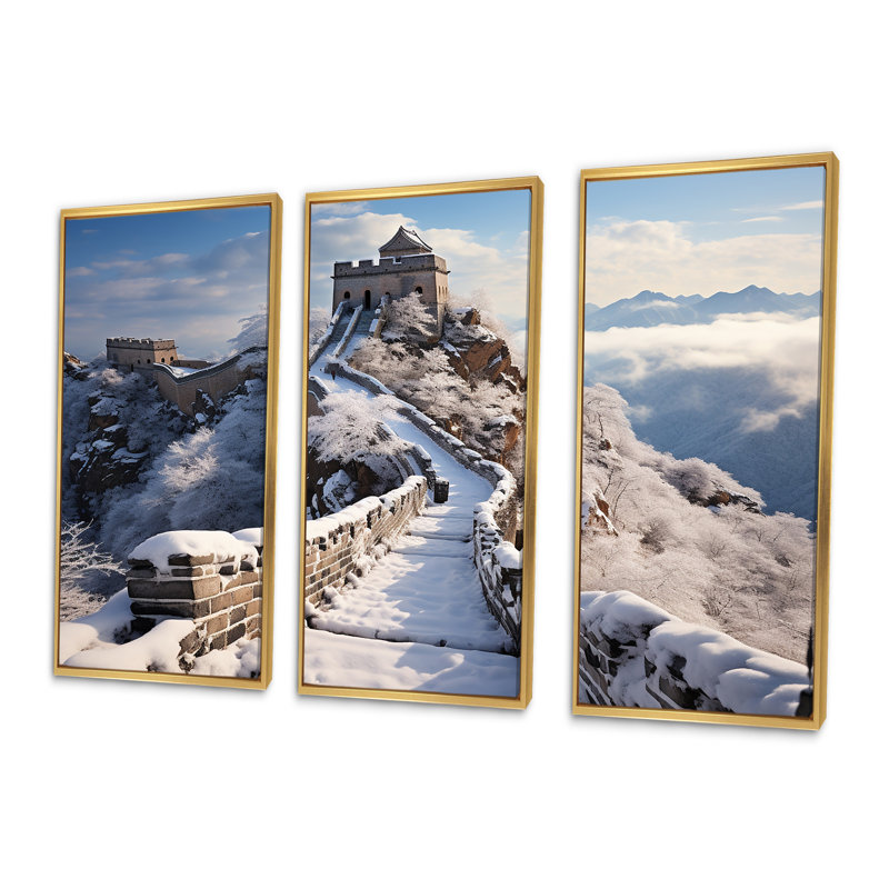Grande muraille de Chine en hiver II - Art mural au Japon, Cadre flottant doré, H 40 po x l 61 po x P 1 po