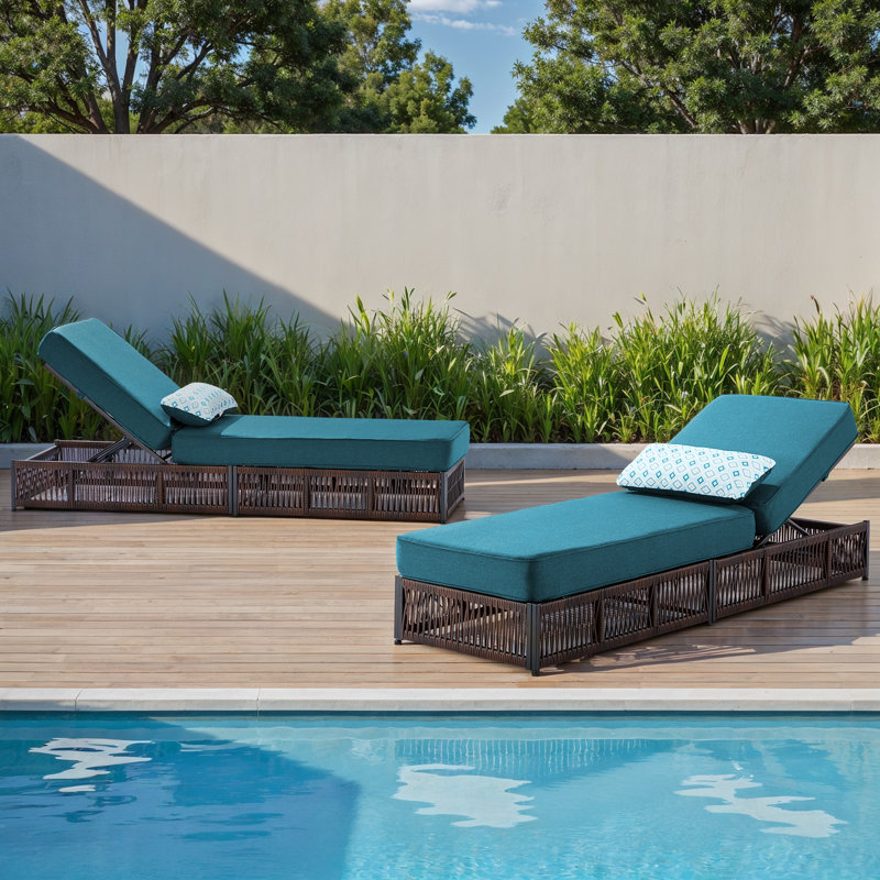 Chaise longue d'extérieur réglable en osier avec coussin Clybourn (ensemble de 2), Bleu paon