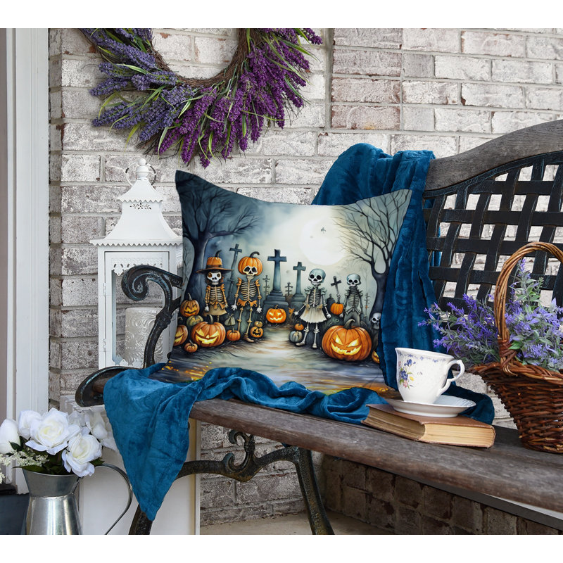 Coussin décoratif intérieur / extérieur en polyester More / Spooky More Spooky Halloween, 18 po x 18 po