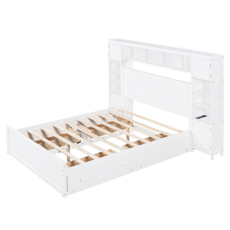 Grand lit avec de nombreuses solutions de rangement - Tête de lit et dessous en bois massif. Une des caractéristiques électriques crée une chambre relaxante.