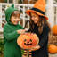 Peluches ou paniers de friandises pour Halloween
