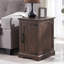 Table de bout Farmhouse avec station de charge, armoire de rangement avec porte en bois et tablette réglable, table d'appoint rustique avec ports USB et prises de courant pour le salon ou la chambre à coucher-340329985-355233426