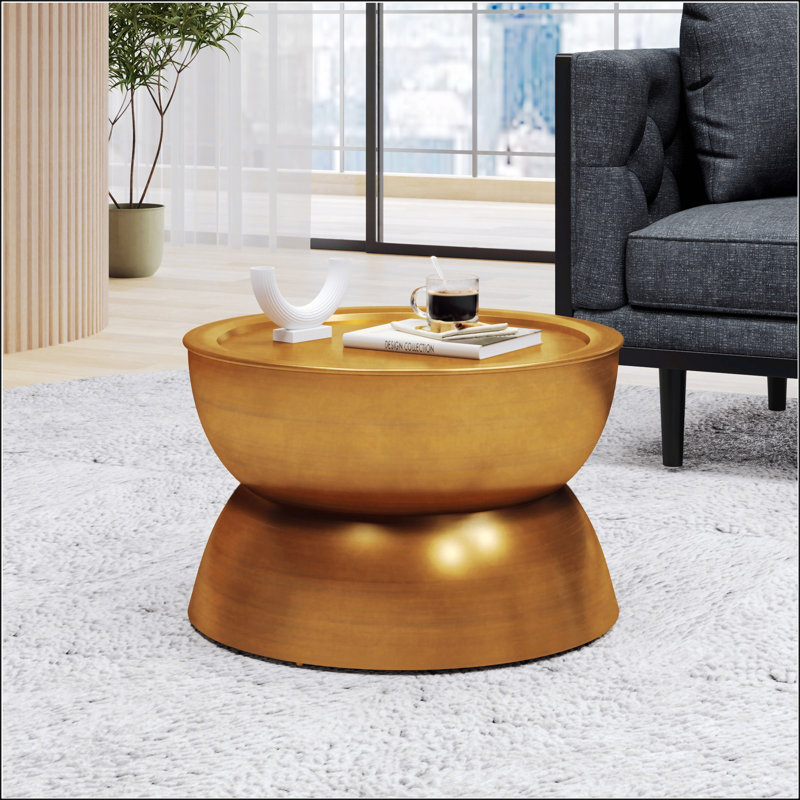 Élégante table basse martelée en métal avec un design de sablier et une structure en fer durable pour les intérieurs modernes