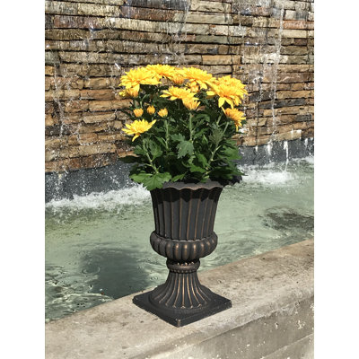 Hayfield Urn Planter